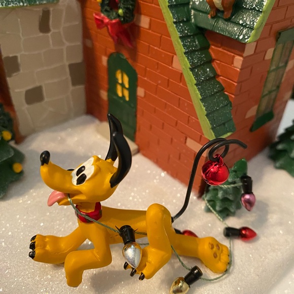 ST NICHOLAS SQUARE DISNEY MICKEY HOUSE NEW - Picture 12 of 12